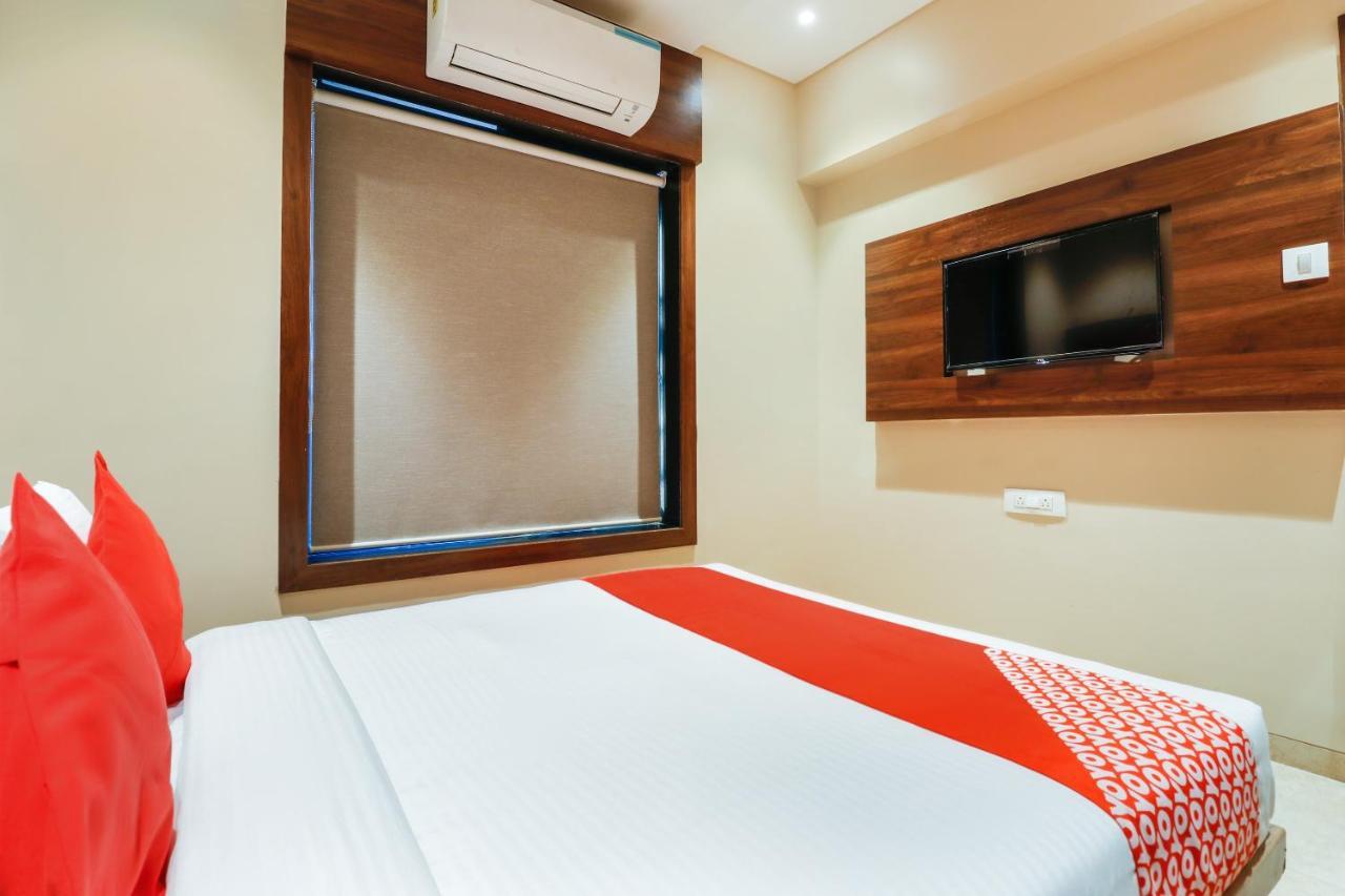 Oyo 70475 Hotel Sea Breeze Mumbai Exterior photo